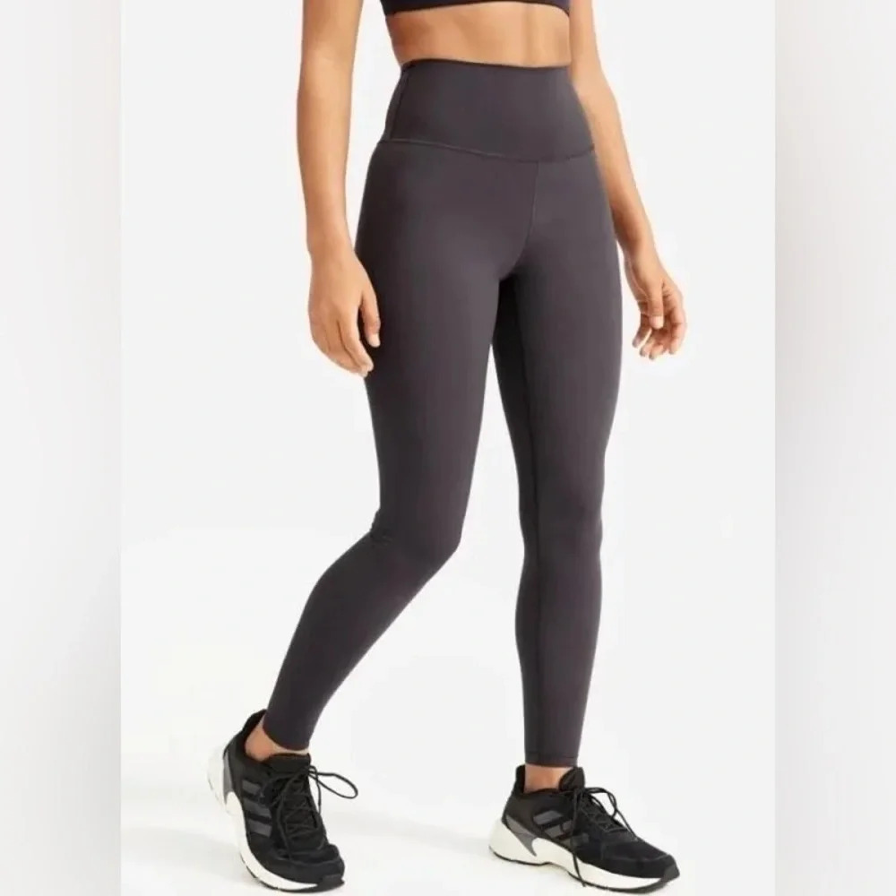 Everlane ReNew High Rise Compression Leggings Ink Grey Activewear Size M